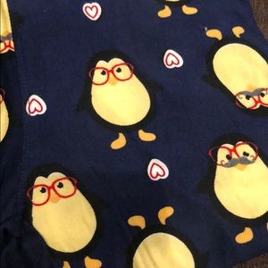 Lula roe penguin pattern leggings one size